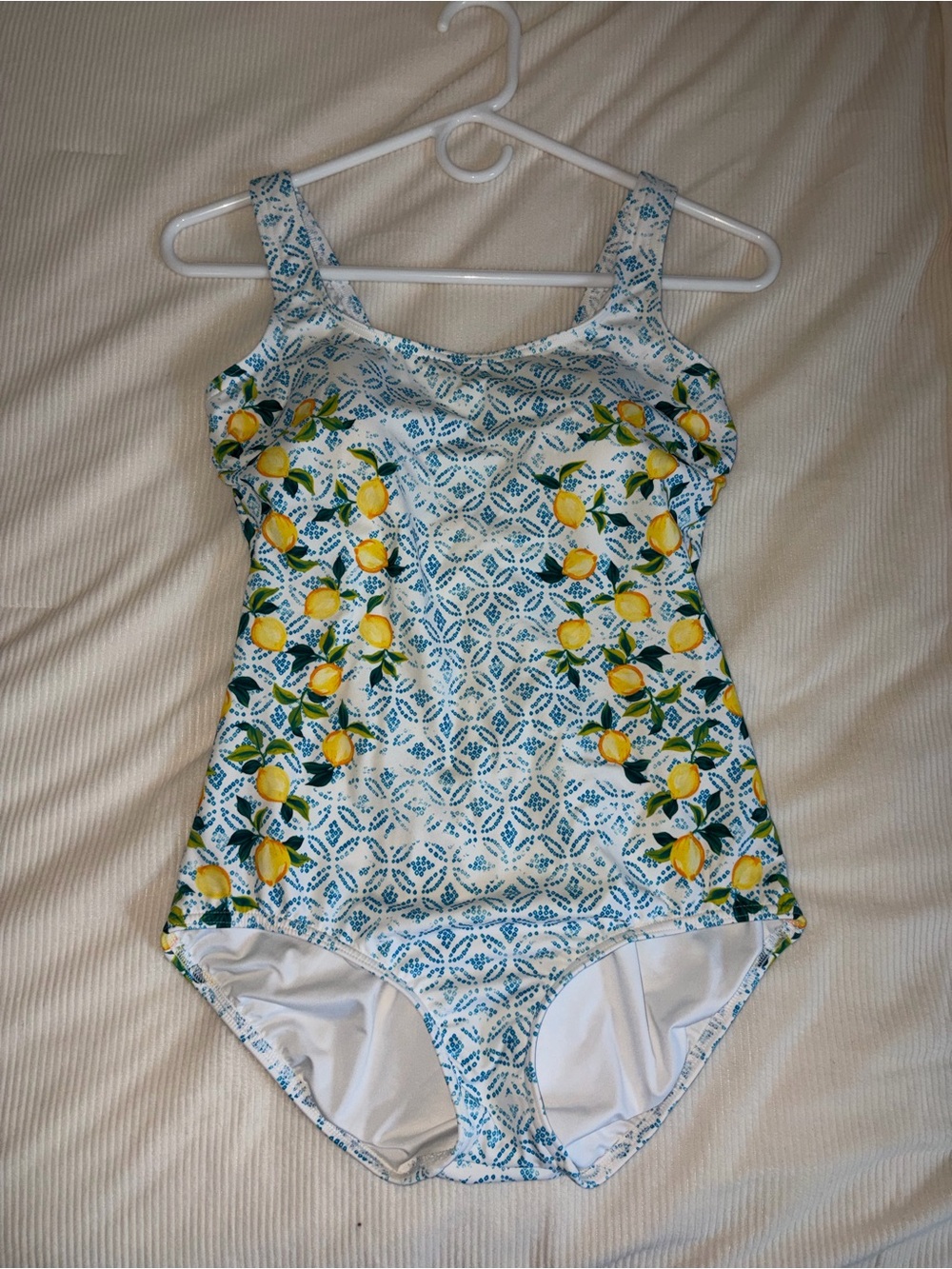Lands’ End Size 8 Lemon Print One-Piece Swimsuit EUC